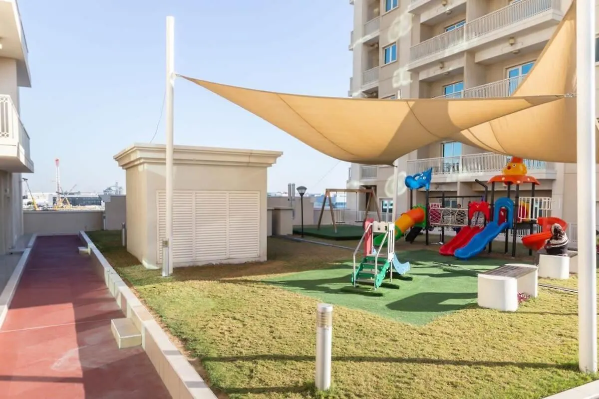 Frank Porter - Suburbia Dubai 0*,