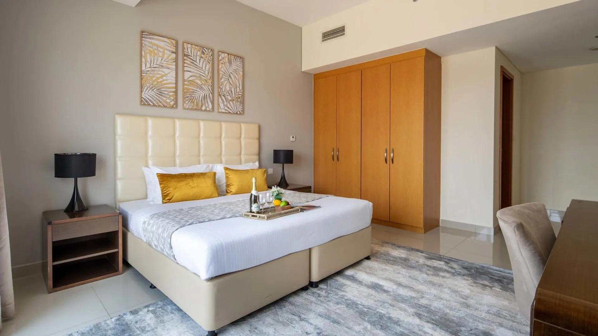 Frank Porter - Suburbia Dubai Apartment
